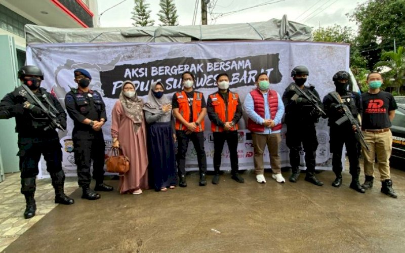 BANTUAN. Live Celebes selaku Asosiasi Pengusaha dan Pelaku Industri Event menyalurkan bantuan untuk korban gempa bumi yang melanda Kabupaten Majene dan Mamuju, Provinsi Sulbar, Jumat (29/1/2021). foto: istimewa