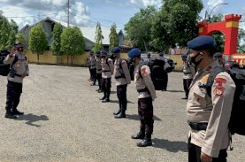 Brimob Bone Kirim 1 SST Personel Bantu Korban Gempa Bumi Sulbar