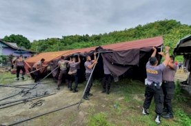 Brimob Sulsel Jalankan Misi Kemanusiaan Bantu Korban Gempa Sulbar