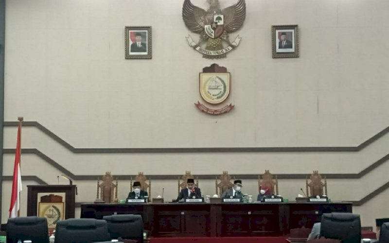 PARIPURNA. DPRD Kota Makassar menggelar sidang paripurna tentang penetapan Moh Ramdhan Pomanto-Fatmawati Rusdi (Danny-Fatma) sebagai Wali Kota dan Wakil Wali Kota Makassar terpilih, Kamis (28/1/2021). foto: istimewa
