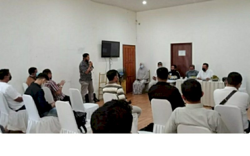 RAPAT EVALUASI. Suasana rapat evaluasi program kerja Himal SMPP Smada-Smaga Bone di Gedung Pertemuan Warkop Bundu Makassar, Minggu (3/1/2021). foto: istimewa