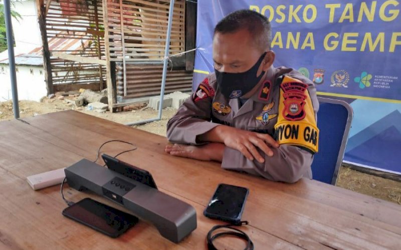 PELATIHAN. Danyon C Pelopor Sat Brimob Polda Sulsel, Kompol Nur Ichsan, mengikuti Latihan Peningkatan Kemampuan (Latkatpuan) Asesor secara daring via aplikasi Zoom, Jumat (28/1/2021). foto: humas brimob bone