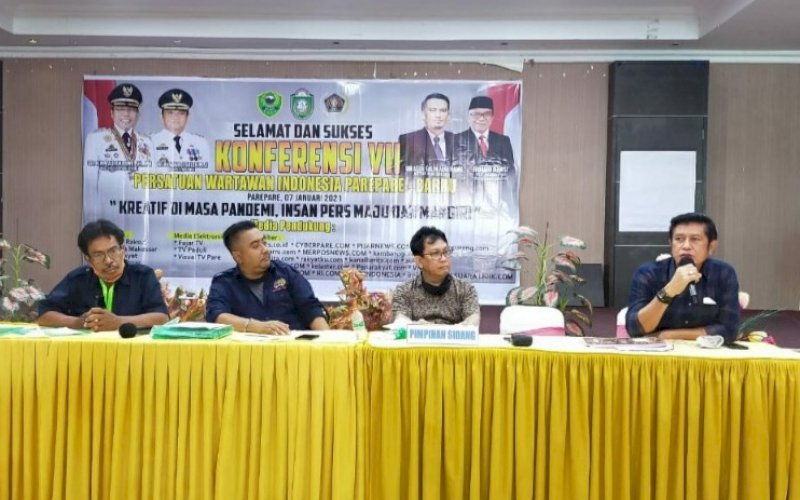 KONFERENSI. Suasana konferensi VII PWI Parepare-Barru yang dilaksanakan di Lantai II Rumah Makan Dynasti, Parepare, Kamis (7/1/2021). foto: istimewa
