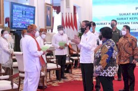 Presiden Serahkan SK Pengelolaan Hutan Sosial, Hutan Adat, dan TORA Se-Indonesia