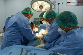 Tim Bantuan Medis Berhasil Operasi Perdana Bedah Tulang Belakang Korban Gempa Sulbar