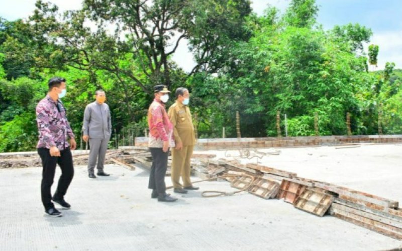 KUNJUNGAN. Wakil Gubernur Sulsel, Andi Sudirman Sulaiman, melakukan kunjungan kerja di Kabupaten Sidenreng Rappang (Sidrap), Selasa (12/1/2021). foto: humas pemprov sulsel