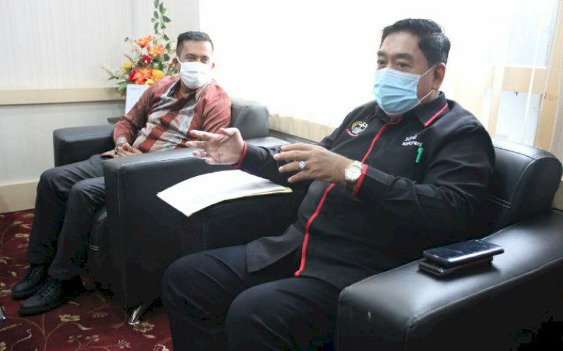 SILATURAHMI. Sekda Provinsi Sulsel, Abdul Hayat Gani (kanan) menerima kunjungan silaturahmi dari pengurus Masyarakat Sadar Wisata (MASATA) di ruang kerjanya, Kantor Gubernur Sulsel, Kamis (18/2/2021). foto: humas pemprov sulsel