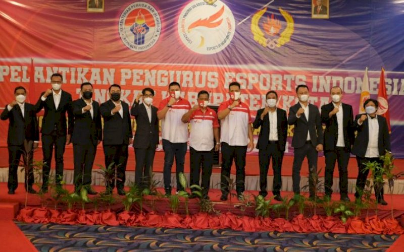 PELANTIKAN. Pelantikan Pengurus BesarESI Kota Makassar dan 24 kabupaten/kota periode 2021-2024 serentak secara langsung dan virtual di Hotel Horison Ultima Makassar, Sabtu (27/2/2021) pagi. foto: humas esi makassar