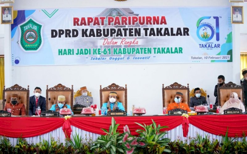 RAPAT PARIPURNA. Wakil Gubernur Sulsel, Andi Sudirman Sulaiman, menghadiri Rapat Paripurna DPRD Takalar dalam rangka memperingati Hari Jadi ke-61 tahun dilaksanakan di Ruang Sidang Paripurna Lantai II DPRD Kabupaten Takalar, Rabu (10/2/2021). foto: humas pemprov sulsel
