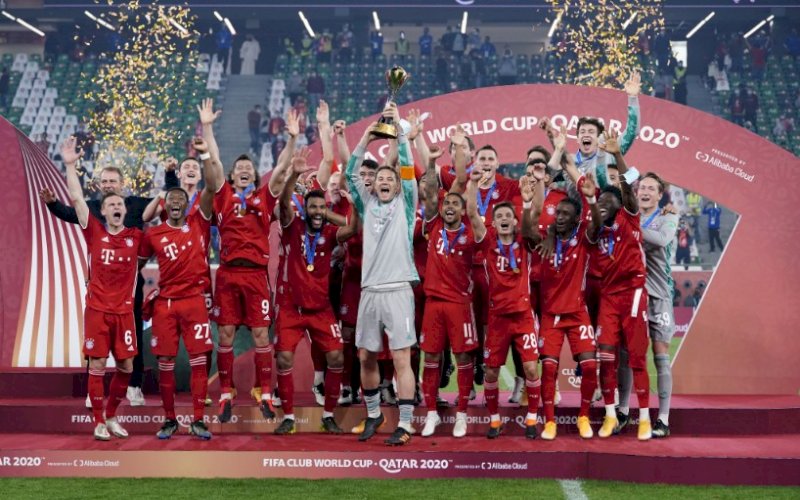 PESTA JUARA. Para pemain Bayern Munich melakukan selebrasi usai menjuarai&nbsp;Piala Dunia Klub 2020 dengan mengalahkan wakil Meksiko, Tigres UANL lewat skor tipis 1-0 di Education City Stadium, Qatar, Kamis (12/2/2021) dini hari WITA. foto: twitter @fcbayern
