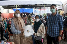 Cicu Wakili RMS Bagikan APD ke Puskesmas Ballaparang