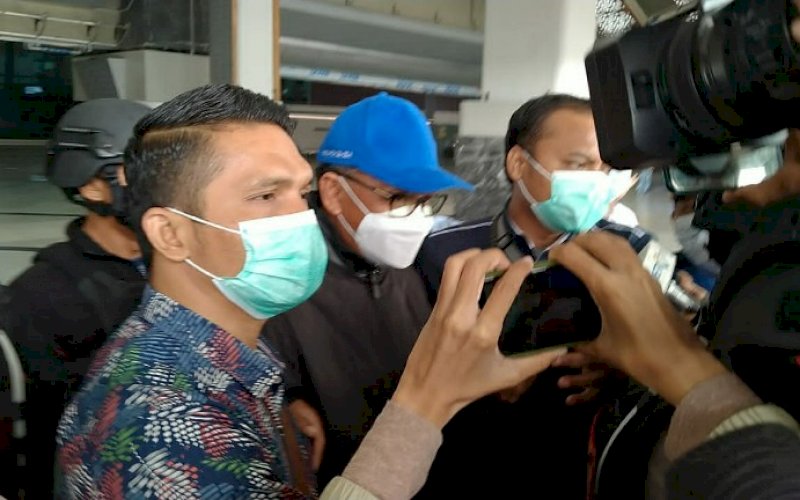 KEDATANGAN. Gubernur Sulsel, Nurdin Abdullah, saat tiba di terminal kedatangan Bandara Internasional Soekarno-Hatta, Tangerang, Banten, Sabtu (27/2/2021). foto: istimewa
