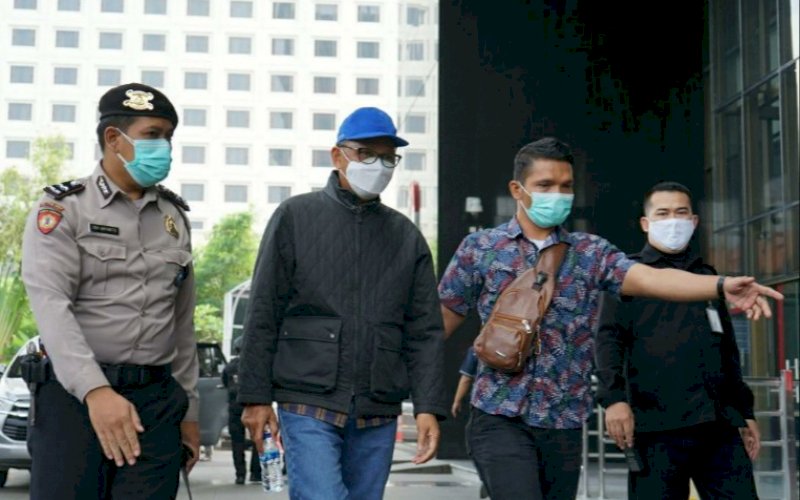 TIBA. Gubernur Sulsel, Nurdin Abdullah, saat tiba di Gedung Merah Putih Komisi Pemberantasan Korupsi (KPK), Jakarta Selatan, Sabtu (27/2/2021). foto: istimewa