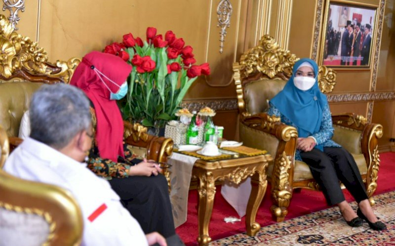 KERJA SAMA. Ketua TP PKK Sulsel, Lies F Nurdin, menerima pengurus Baznas Sulsel, Kamis (18/2/2021). foto: humas pemprov sulsel