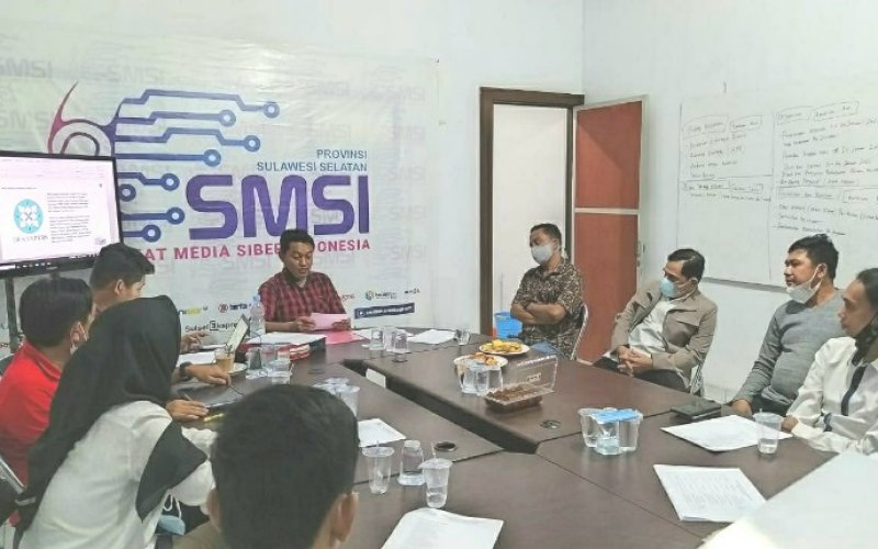 RAPAT PENGURUS. Pengurus SMSI Provinsi Sulsel menggelar rapat pleno I di Sekretariat SMSI Sulsel, Jl Pengayoman, Kota Makassar, Kamis (18/2/2021) malam. foto: istimewa