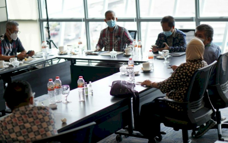KOORDINASI. Tim Transisi Danny-Fatma rapat koordinasi menentukan timeline untuk masing-masing program untuk Wali Kota dan Wakil Wali Kota Makassar, Sabtu (6/2/2021). foto: tim media danny-fatma