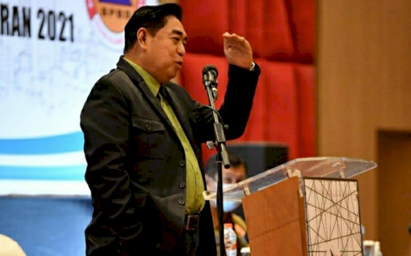 PEMBUKAAN. Sekda Provinsi Sulsel, Abdul Hayat Gani, membuka secara resmi acara Sosialisasi Vaksinasi Covid-19 Provinsi Sulsel Tahun Anggaran 2021 di Hotel Gammara, Jl Metro Tanjung Bunga, Makassar, Senin (15/3/2021). foto: humas pemprov sulsel