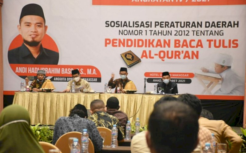 SOSIALISASI PERDA. Anggota DPRD Kota Makassar, Andi Hadi Ibrahim, menggelar sosialisasi Perda nomor 1 tahun 2012 tentang Pendidikan Baca Tulis Al Qur'an Makassar di Hotel Dalton Makassar, Minggu (28/3/2021). foto: istimewa