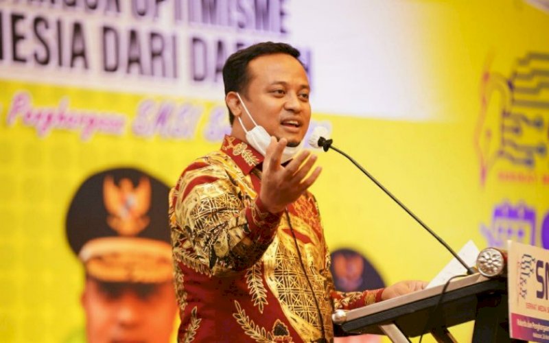 PEMBUKAAN. Plt Gubernur Sulsel, Andi Sudirman Sulaiman, membuka Rakerda dan Award SMSI Sulsel 2021 di Hotel Claro Makassar, Jumat (26/3/2021). foto: humas pemprov sulsel
