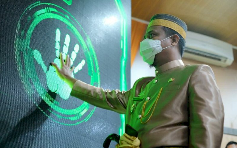 PERESMIAN. Plt Gubernur Sulsel, Andi Sudirman Sulaiman, saat meresmikan sejumlah proyek di Kota Parepare, Sabtu (13/3/2021). foto: humas pemprov sulsel