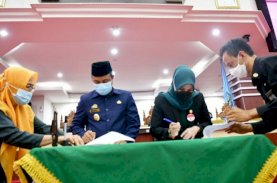 Plt Gubernur Sulsel Serahkan LKPJ 2020 ke DPRD