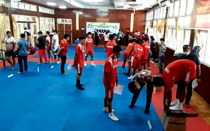 TES. Para atlet kontingen Provinsi Sulsel menghadapi PON XX Papua kembali menjalani tes fisik, tes kesehatan, serta tes psikologi di Kantor KONI Provinsi Sulsel, Kota Makassar, Selasa (9/3/2021). foto: humas koni sulsel