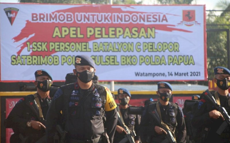 APEL PELEPASAN. Apel pelepasan satu SSK personel Batalyon C Pelopor dalam rangka BKO Polda Papua dipimpin Dandim 1407 Bone Letkol Kav Budiman di lapangan Mako Batalyon C Pelopor, Minggu (14/3/2021). foto: brimob bone