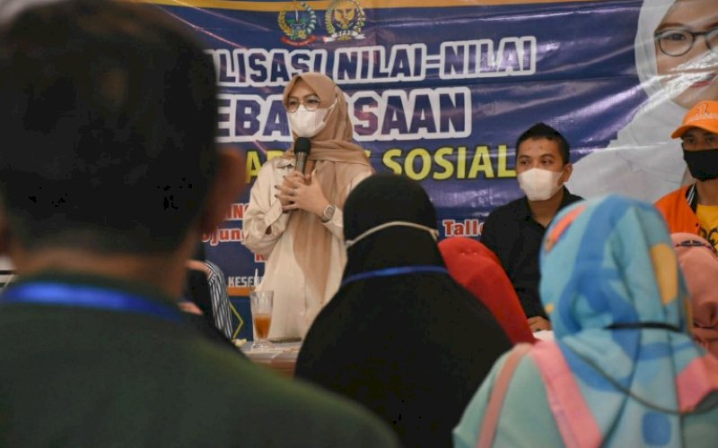 TEMU KONSTITUEN. Anggota DPRD Provinsi Sulsel, Andi Rachmatika Dewi, kembali melakukan temu konstituen di Kelurahan Ujung Pandang Baru, Kecamatan Tallo, Kota Makassar, Minggu (14/3/2021). foto: istimewa