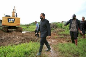 Antisipasi Banjir Makassar, Danny Pomanto Tinjau Pengerukan Sungai Biring Je’ne