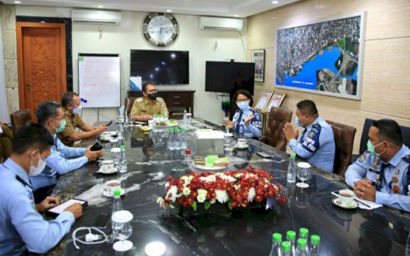 SILATURAHMI. Wali Kota Makassar Moh Ramdhan Pomanto menerima kunjungan silaturahmi Kepala Balai Pemasyarakatan Kelas I Makassar Alfrida bersama rombongan di Kediaman Pribadinya, Jl Amirullah, Kota Makassar, Selasa (16/3/2021). foto: humas pemkot makassar