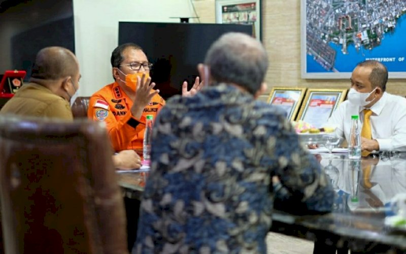 SILATURAHMI. Wali Kota Makassar Moh Ramdhan Pomanto menerima kunjungan Ketua BPD PHRI Sulsel Anggiat Sinaga bersama rombongan di Kediaman Pribadinya, Jl Amirullah, Kota Makassar, Senin (22/3/2021). foto: humas pemkot makassar