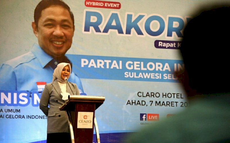 SAMBUTAN. Wakil Wali Kota Makassar Fatmawati Rusdi menghadiri sekaligus memberikan sambutannya pada pembukaan Rakorwil Partai Gelora Indonesia di Sandeq Ballroom Claro Hotel Makassar, Minggu&nbsp; (7/3/2021). foto: humas pemkot makassar