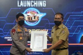 Danny Pomanto Dapat Penghargaan ETLE dari Kapolda Sulsel
