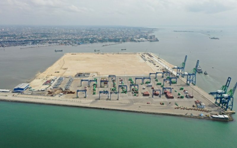 PEMBANGUNAN MNP. Suasana aktivitas di Makassar New Port (MNP). PT Pelindo IV (Persero) hingga 1 Maret 2021 telah menyelesaikan pembangunan MNP tahap lanjutan 2019-2022 dengan progres mencapai 66,70 persen. foto: humas pelindo IV