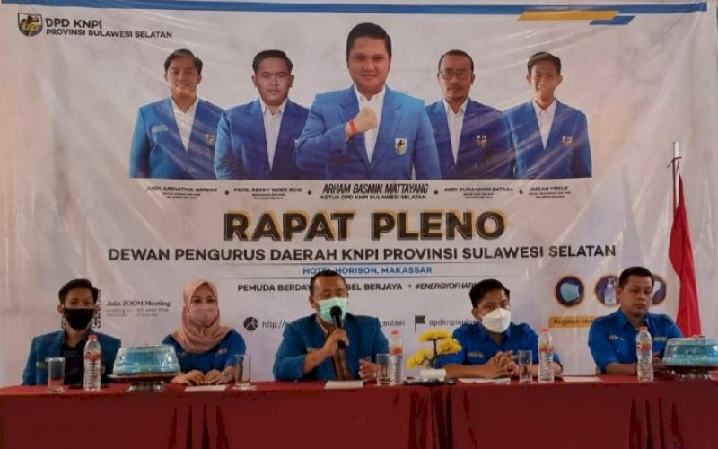 RAPAT PLENO. Ketua DPD KNPI Sulsel, Andi Muhammad Arham Basmin, memimpin rapat pleno DPD I KNPI Sulsel yang dipusatkan di Hotel Horizon Makassar, Jumat (12/3/2021). foto: knpi sulsel
