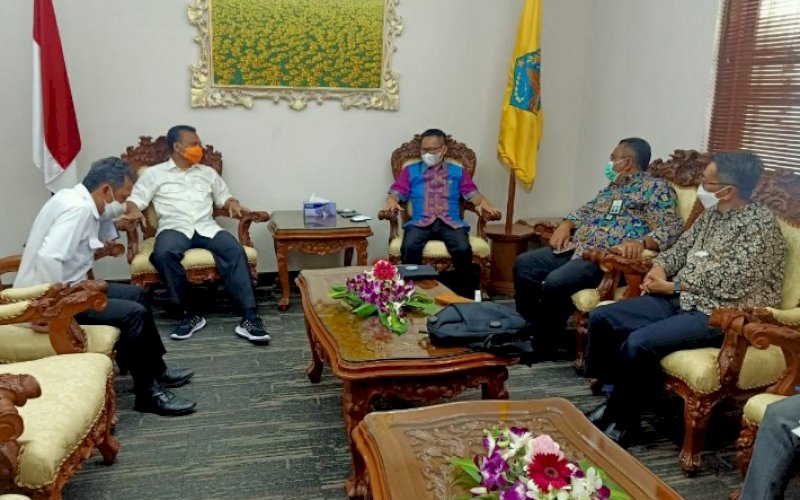 KUNKER. Staf Khusus Wakil Presiden RI Bidang Investasi dan Infrastruktur, DR Sukriansyah S Latief SH MH (tengah), melakukan Kunjungan Kerja ke Bali, Rabu (24/3/2021). foto: istimewa