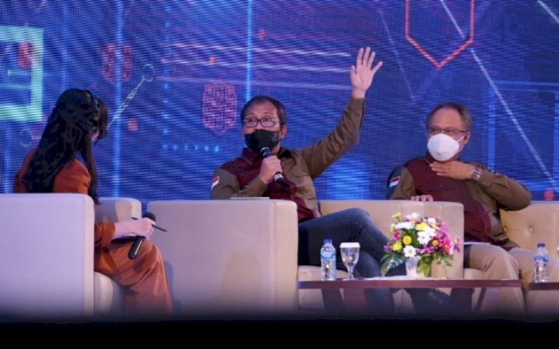 PEMBICARA. Wali Kota Makassar, Moh Ramdhan Pomanto, tampil sebagai pembicara pada talk show yang merupakan rangkaian acara South Sulawesi Digifest 2021 di UpperHills Convention Hall, Makassar, Jumat (9/4/2021). foto: humas pemkot makassar