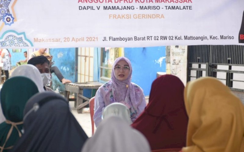RESES. Anggota DPRD Kota Makassar, Budi Hastuti, menggelar reses kedua masa sidang kedua tahun anggaran 2020-2021 di Jl Flamboyan, Kecamatan Mariso, Kota Makassar, Selasa (20/4/2021). foto: istimewa