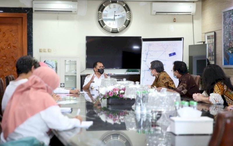 KUNJUNGAN. Wali Kota Makassar, Moh Ramdhan Pomanto, menerima kunjungan Yayasan KNVC Indonesia (YKI) di kediaman pribadinya, Jl Amirullah, Kota Makassar, Rabu (21/4/2021). foto: humas pemkot makassar