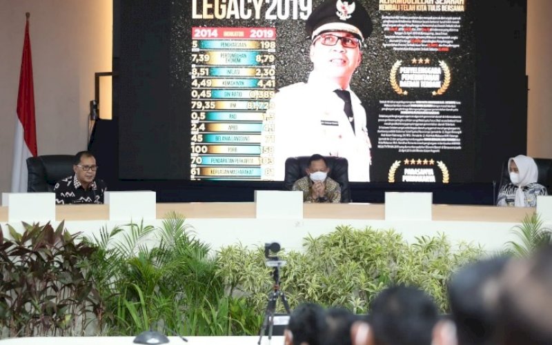 JAMUAN. Wali Kota dan Wakil Wali Kota Makassar Moh Ramdhan Pomanto-Fatmawati Rusdi menjamu Mendagri Tito Karnavian di Kantor Balai Kota Makassar, Kamis (22/4/2021). foto: humas pemkot makassar