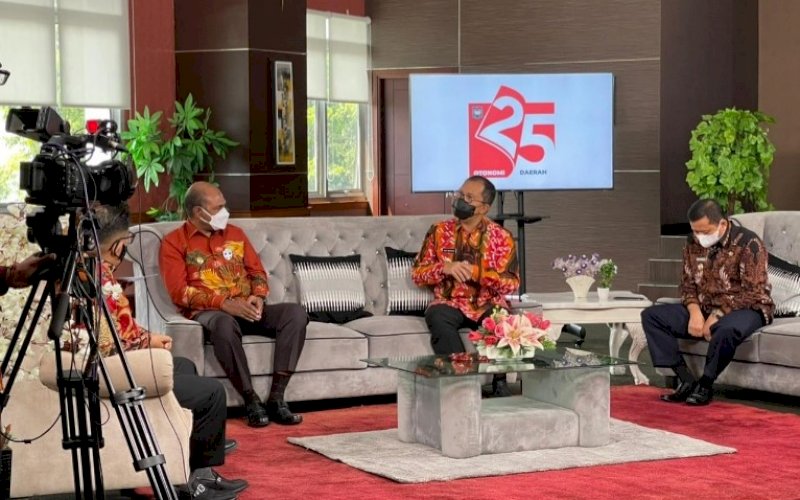 PEMBICARA. Wali Kota Makassar, Mohammad Ramdhan Pomanto (kedua kanan), didaulat menjadi pembicara di acara Talkshow Kementerian Dalam Negeri dalam rangka HUT Otonomi Daerah Ke-25 Tahun di Jakarta, Jumat (23/4/2021). foto: humas pemkot makassar