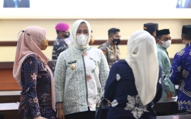 PERTEMUAN. Wakil Wali Kota Makassar Fatmawati Rusdi saat menghadiri pertemuan yang digelar Menteri Koordinator Bidang Politik, Hukum dan Keamanan (Menko Polhukam), Mahfud MD di Ruang Rapat Kantor Gubernur Sulsel, Jumat (23/4/2021). foto: humas pemkot makassar