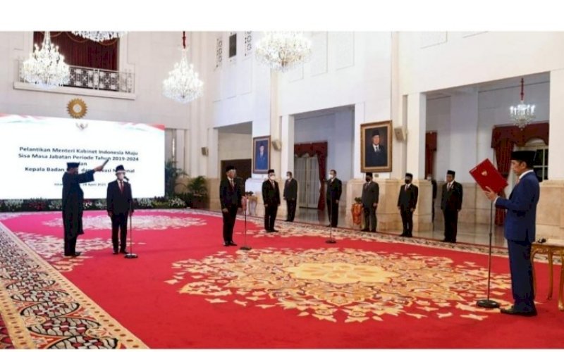 PELANTIKAN. Presiden Joko Widodo melantik dua menteri Kabinet Indonesia Maju dan Kepala BRIN di Istana Negara, Jakarta, Rabu (28/4/2021). foto: bpmi setpres