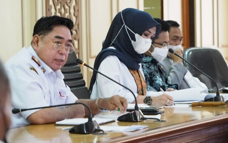 RAPAT. Sekda Provinsi Sulsel, Abdul Hayat Gani, menghadiri Rapat Tim Perumus DPRD Provinsi Sulsel di Kantor DPRD Sulsel, Rabu (28/4/2021). foto: humas pemprov sulsel