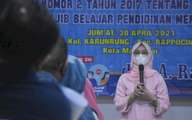 SOSIALISASI PERDA. Anggota DPRD Provinsi Sulsel, Andi Rachmatika Dewi, menggelar sosialisasi Perda Provinsi Sulsel nomor 2 tahun 2017 tentang Wajib Belajar Pendidikan Menengah di Gedung Poltekkes, Jalan Tamalate Raya, Kota Makassar, Jumat (30/4/2021). foto: istimewa