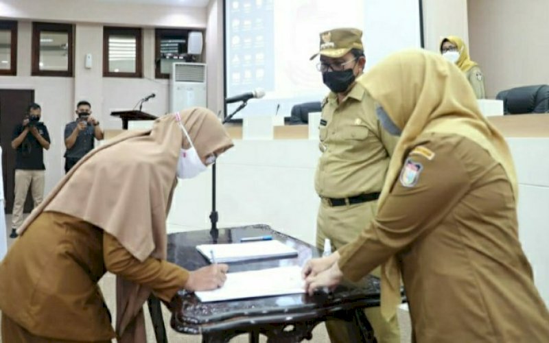 PELANTIKAN. Wali Kota Makassar, Moh Ramdhan Pomanto, melantik 91 pejabat fungsional di lingkup Pemkot Makassar di Ruang Sipakatau Balai Kota Makassar, Senin (5/4/2021). foto: humas pemkot makassar