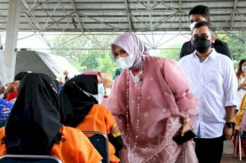 Anggun Memakai Baju Bodo, Fatmawati Menyapa Peserta Festival Smart Vaksinasi Makassar