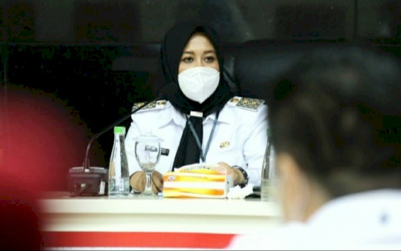 RAKOR. Wakil Wali Kota Makassar, Fatmawati Rusdi, membuka secara resmi Rapat Kordinasi Penanggulangan Kemiskinan (RKPK) Kota Makassar di Balai Kota Makassar, Rabu (7/4/2021). foto: humas pemkot makassar