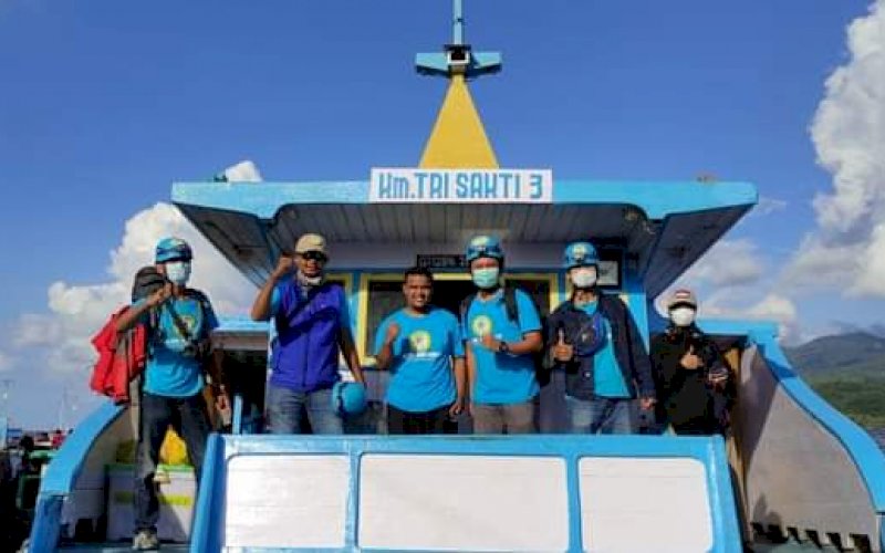 GELORA PEDULI. Partai Gelora membantu korban banjir bandang dan tanah longsong di sejumlah daerah di Nusa Tenggara Barat (NTB) dan Nusa Tenggara Timur (NTT) dengan mengirimkan bantuan dan tim Blue Helmet. foto: humas gelora sulsel
