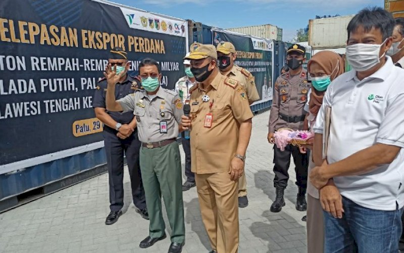 EKSPOR PERDANA. PT Pelabuhan Indonesia IV (Persero) melalui Cabang Pantoloan kembali melakukan ekspor langsung perdana komoditas rempah-rempah dengan negara tujuan Vietnam dan Tiongkok. foto: humas pelindo IV